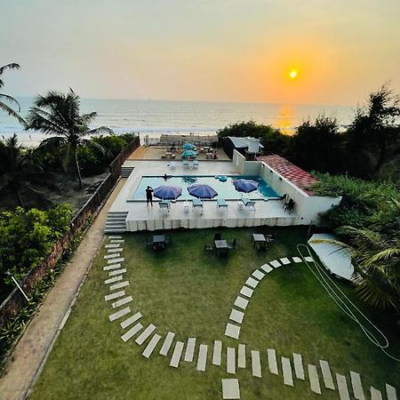 Hotel Kay'S By The Sea Ajgaon Esterno foto