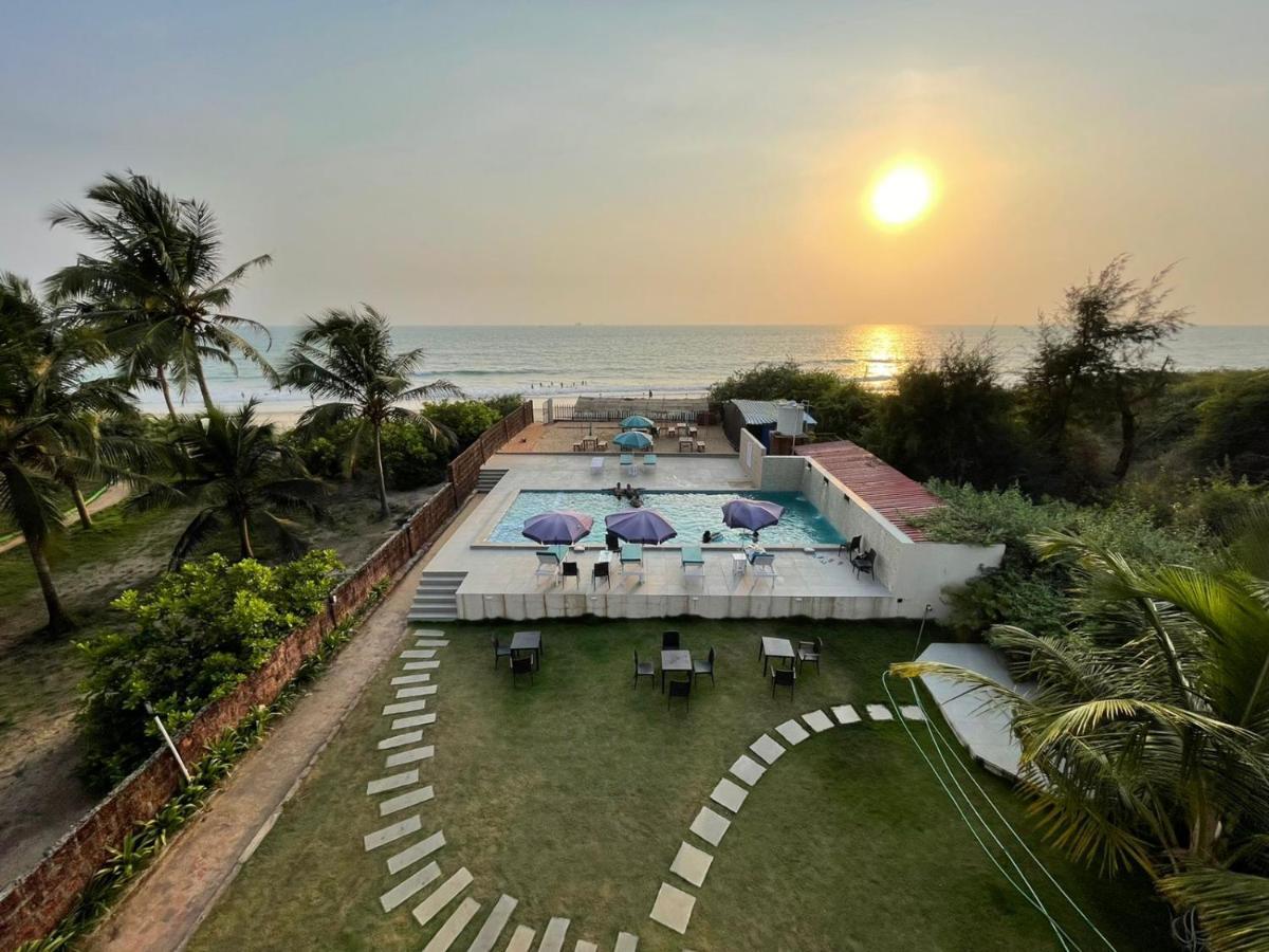 Hotel Kay'S By The Sea Ajgaon Esterno foto